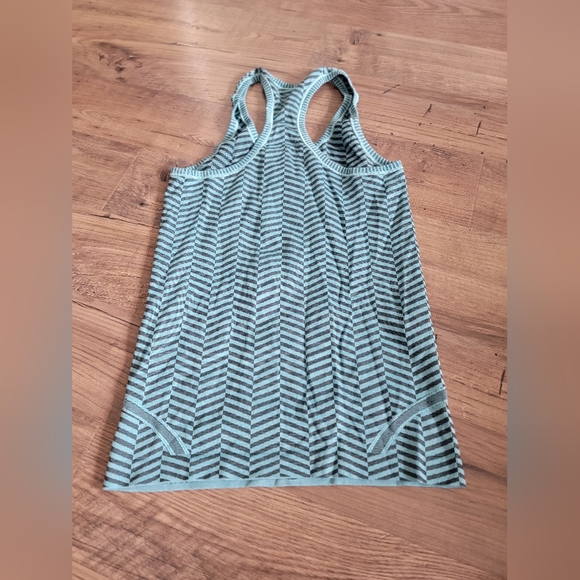 Lululemon Swiftly Tech Racerback Size 4 - Picture 6 of 6